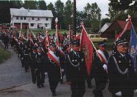 Przemarsz poczt�w sztandarowych na cmentarz